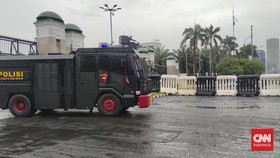 Jelang Demo, Mobil Meriam Air Disiagakan di Depan Gedung DPR
