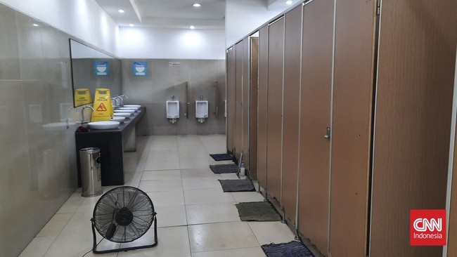 Kepala Sekolah MAN 1 Pamekasan mengaku menerapkan toilet sekolah berbayar Rp500 untuk menjaga kebersihan. Kebijakan itu pun hanya berjalan selama dua pekan.