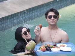 Jalan-jalan di Kampung Halaman Lesti, Kolor Rizky Billar Bikin Salfok