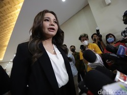 Diperiksa 2,5 Jam, Rossa Siap Kembalikan Uang dari DNA Pro