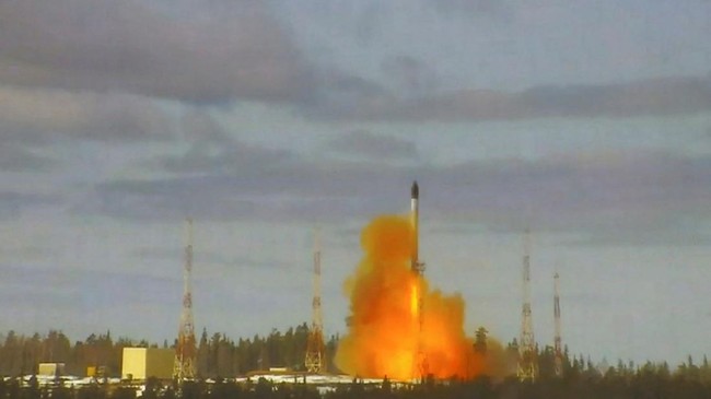 Rusia meluncurkan 75 rudal ke Ukraina sejak Senin (10/10) pagi waktu setempat, sebanyak 41 misil berhasil hancurkan pasukan Kyiv.