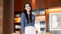 <p>Rumah tersebut memiliki interior super glamor yang membuatnya tampak seperti lobby hotel. (Foto: Instagram @sandradewi88)<br /><br /><br /></p>