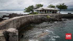 Dermaga Tua Belanda dan Sepenggal Misteri dari Santolo
