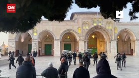 VIDEO: Polisi Israel Usir Muslim dari Al-Aqsa, Beri Ruang Yahudi