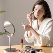 Rahasia Makeup Awet dan Aman Seharian untuk Kulit Berjerawat, Wajib Tahu Nih!