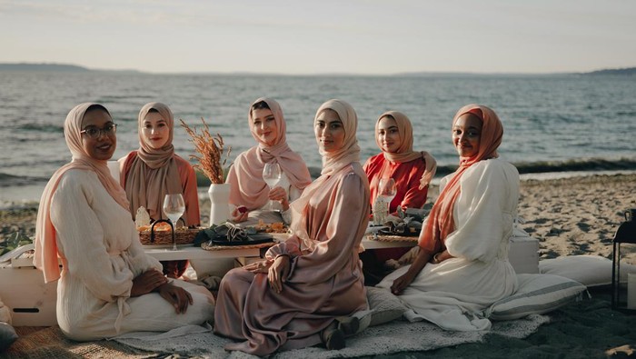 Tak Cuma Indonesia, 4 Negara Ini Juga Punya Tradisi Unik Menyambut Lebaran!