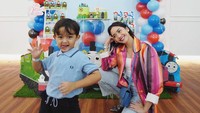 7 Potret Ririn Dwi Ariyanti Rayakan Ultah Anak Tanpa Aldi Bragi
