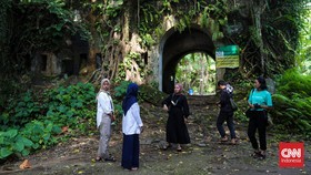 Menembus Mitos Benteng Pendem di Cilacap