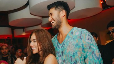 img-title Ditanya Apa yang Disukai dari Wulan Guritno, Sabda: She's Hot
