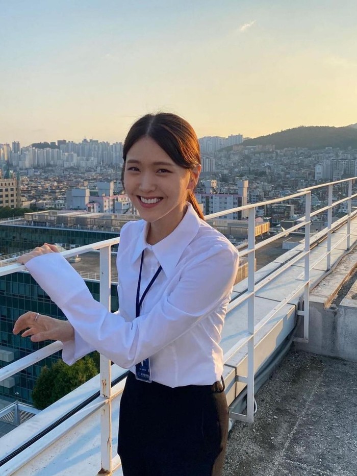 Eksistensi Kim Ji Eun sebagai model mulai dilirik untuk berpartisipasi membintangi film Tattoo (2015) sebagai debutnya di seni peran dan aktif membintangi beberapa judul drama./ Foto: instagram.com/kj_ieun