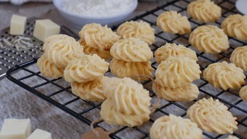 VARIASI RESEP KUE SAGU KEJU