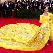 Gaun Paling Kontroversial di Met Gala, Ada yang Sampai Dilarang Tampil