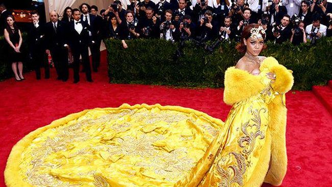 Gaun Paling Kontroversial di Met Gala, Ada yang Sampai Dilarang Tampil