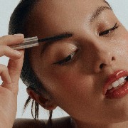 Glossier Gandeng Olivia Rodrigo Jadi Brand Ambassador, Usung Kampanye You Look Good