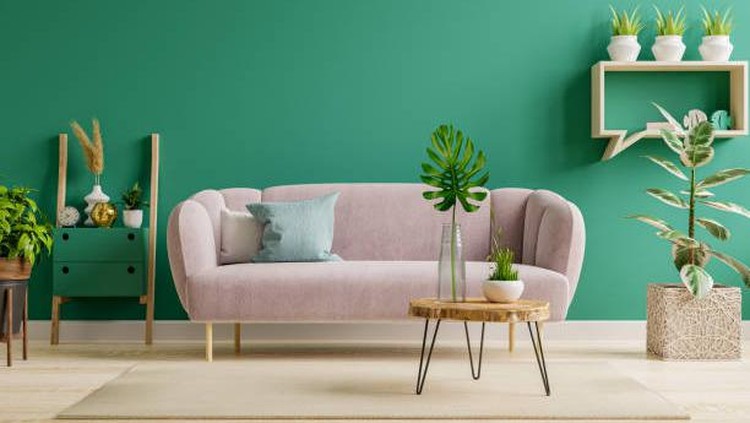 Ingin memberikan tampilan baru pada rumah, Bunda? Mengecatnya dengan warna hijau bisa menjadi pilihan nih. Simak warna-warna cat hijau terbaik untuk rumah yuk.