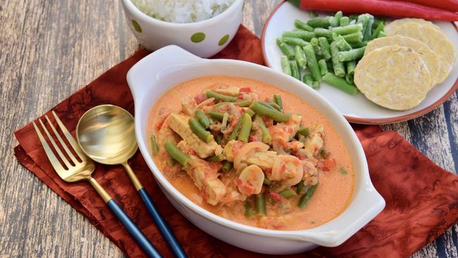 Aneka makanan bersantan saat Lebaran memang enak. Tapi ingat, ada bahaya santan yang dipanaskan.