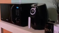 <p>Selain itu, ada juga sudut ruangan yang dijadikan sebagai tempat pembuat kopi dan <em>microwave.</em> (Foto: TikTok @abadibersamaadelweis)</p>