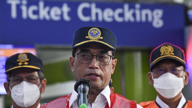 Menteri Perhubungan Budi Karya Sumadi menilai okupansi MRT Jakarta belum maksimal lantaran baru 80 ribu penumpang per hari.