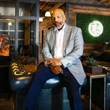 Mike Tyson Akan Kembali Akting Jadi Diri Sendiri di Film Superhero Baru 'Bunny-Man'