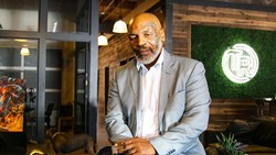 Mike Tyson Akan Kembali Akting Jadi Diri Sendiri di Film Superhero Baru 'Bunny-Man'