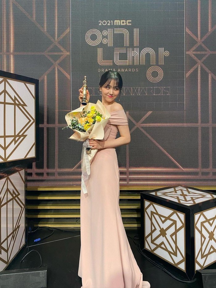 Nama Kim Ji Eun sebagai aktris mulai dikenal sejak ia membintangi drama The Veil sebagai Yoo Je Yo yang mampu mengantarkannya mendapatkan penghargaan aktris pendatang baru di MBC Drama Awards dan Asia Model Awards 2021./ Foto: instagram.com/kj_ieun