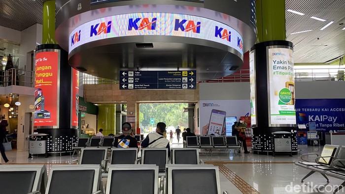 Pemerintah meminta masyarakat untuk melakukan perjalanan mudik lebih awal. Sejumlah warga pun sudah ada yang mudik lebih awal. (Annisa RU/detikcom)