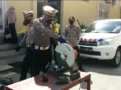 30 Knalpot Bising Hasil Razia Balap Liar di Sidrap Dimusnahkan