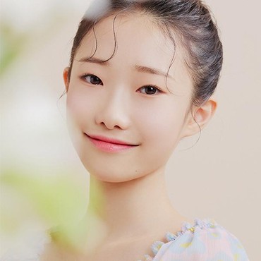 Penyanyi Muda Trot Korea Jeong Seo Ju Gabung Label Warner Music Korea