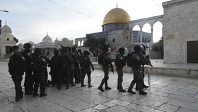 Polisi Israel-Warga Palestina Bentrok Lagi di Al-Aqsa, 57 Orang Luka