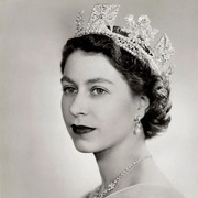 Flawless Banget, Simak Potret Muda Ratu Elizabeth II dan Perubahan Gayanya dari Masa ke Masa!