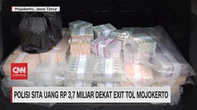 VIDEO: Polisi Sita Uang Rp. 3,7 miliar Dekat Exit Tol Mojokerto