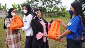 PNM Bagikan Sembako kepada 1.000 Wanita Pejuang Ultra Mikro