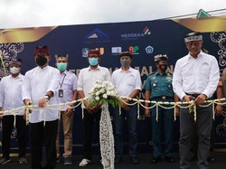 Resmikan Jalan Destinasi Wisata, Pemkab Banyuwangi Ajak Datang ke Pulau Merah