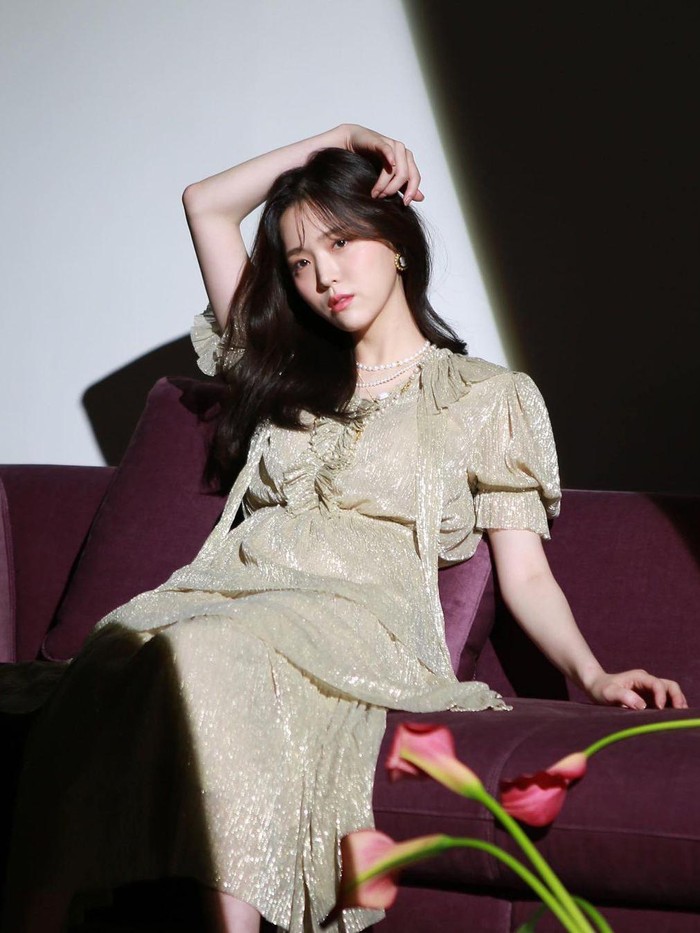 Sebelum resmi menjadi aktris, Kim Ji Eun memulai karir sebagai model dan juga pernah membintangi musik video sederet musisi seperti Baek A Yeon, 2PM, F.T. lsland, Day6, Yesung, hingga Paul Kim./ Foto: instagram.com/kj_ieun