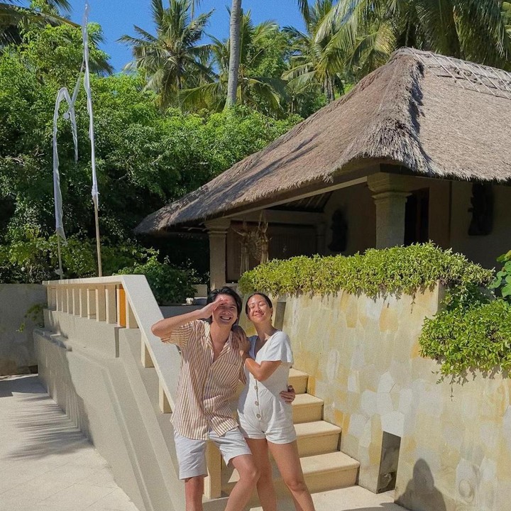 <p>Seru ya, Bunda. Kita doakan semoga rumah tanggak keduanya langgeng dan selalu diberi kebahagiaan, ya.(Foto: Instagram @baskaramahendra)</p>