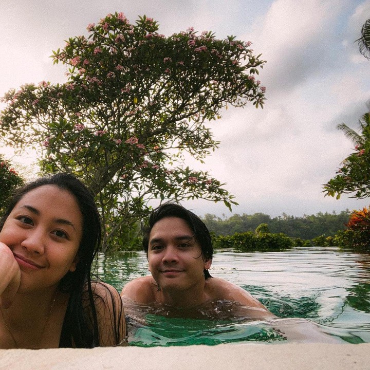 <p>Dalam postingan di Instagram, Sherina dan Baskara kerap bagikan potret saat liburan bersama. Tak hanya itu, Baskara juga meninggalkan caption manis pada unggahan tersebut. "2 years together, 1 year of marriage, and many more years of happiness. Happy anniversary sayang," tulisnya, dikutip dari akun @baskaramahendra.(Foto: Instagram @baskaramahendra)<br /><br /><br /></p>