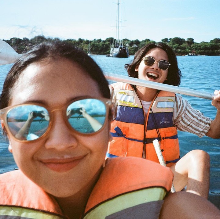 <p>Kala itu, Baskara sudah memiliki tujuan hidup dengan visi dan misi sejalan dengan Sherina. Pasangan yang sempat berpacaran selama enam bulan sebelum menikah ini pun pada akhirnya menyadari bahwa keduanya tetap bisa menjadi diri sendiri dan tak mengubah apa pun.(Foto: Instagram @baskaramahendra)<br /><br /><br /></p>
