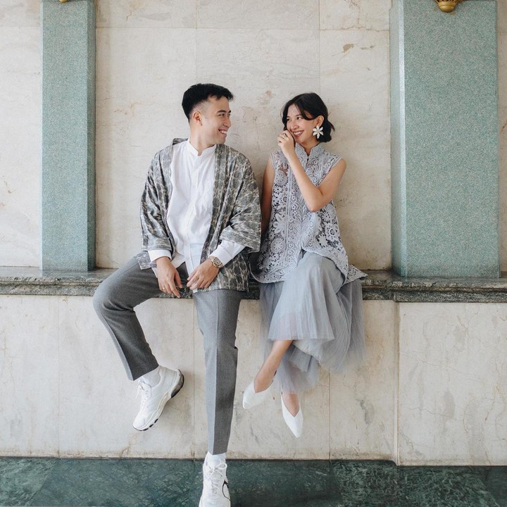 <p>Baru empat bulan menikah, pasangan ini tampak semakin mesra dan bahagia di setiap momen mereka. (Foto: Instagram @vidialdiano)</p>