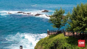FOTO: Sudi Kembali ke Pantai Menganti