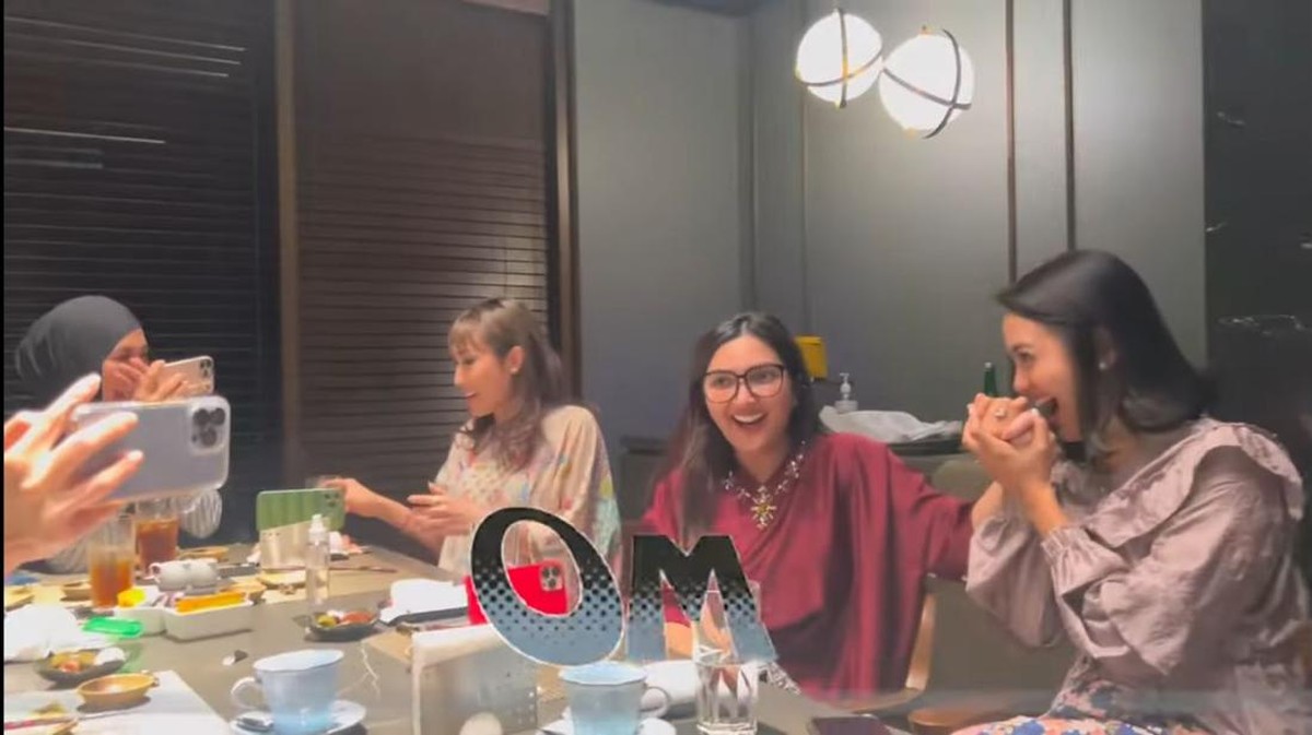 Momen Wulan Guritno kenalkan Sabda Ahessa ke geng artis