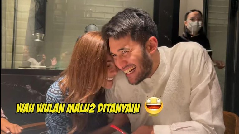 Wulan Guritno dan Sabda Ahessa Momen Wulan Guritno kenalkan Sabda Ahessa ke geng artis