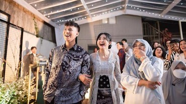 img-title Cerita Adinda Azani Merasa Beruntung Dilamar Oleh Sahabat Sendiri