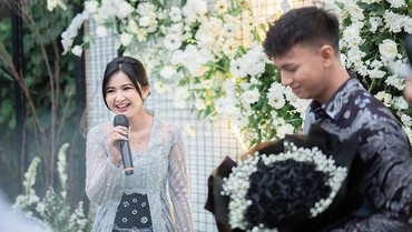 img-title Selamat! Adinda Azani Resmi Menikah dengan Sahabat Sendiri
