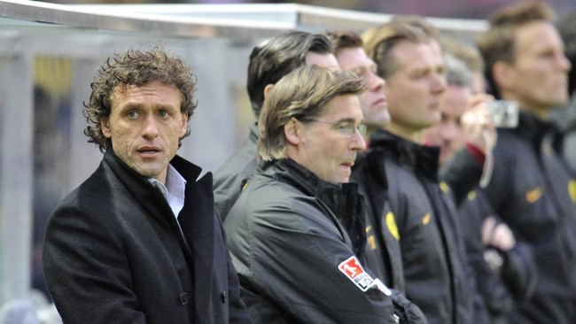 Pelatih anyar Persija Jakarta Thomas Doll tetap berpikir positif saat posisinya di Dortmund digeser Jurgen Klopp.
