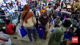 FOTO: Keramaian Pasar Tanah Abang Jelang Lebaran