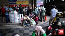 Sebagian Warga DKI Pilih Tetap Bermasker Meski Aturan Dilonggarkan
