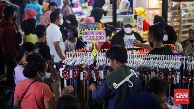 Masyarakat diminta tetap mematuhi protokol kesehatan di tengah relaksasi sejumlah aturan terkait upaya pencegahan penyebaran covid.