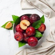 6 Manfaat Buah Plum untuk Kecantikan, dari Mencerahkan sampai Menutrisi Kulit Wajah!