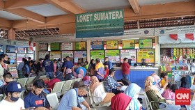 Pemudik Tujuan Sumatera Mulai Padati Terminal Kampung Rambutan