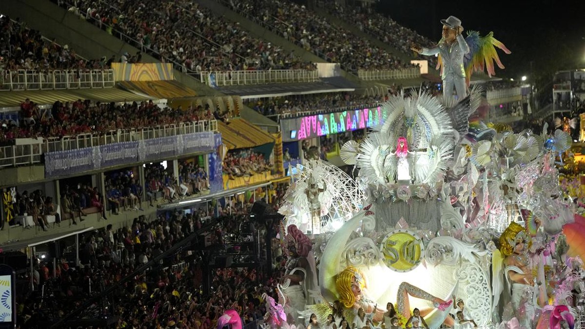 FOTO: Meriah Gelaran Karnaval Pertama Brasil Sejak Pandemi Covid